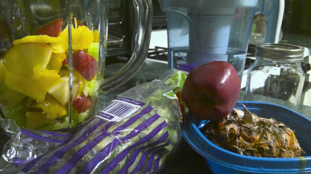 ⁣Shalom Living TidBit: Tri-Combo celery, Apple, PineApple