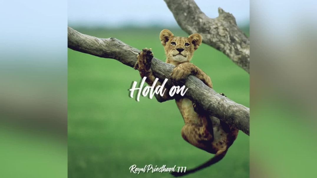 ⁣Hold on